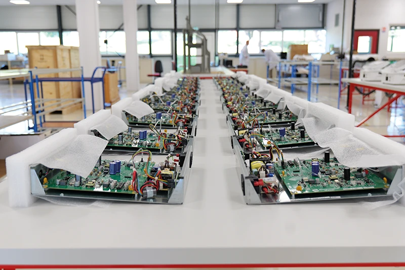 Electronic boards ready for assembly in Mazet Santé devices, manufactured in France with precision and expertise